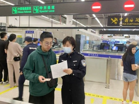 回乡证延期政策即将到期！皇岗边检民警化身“活指南”