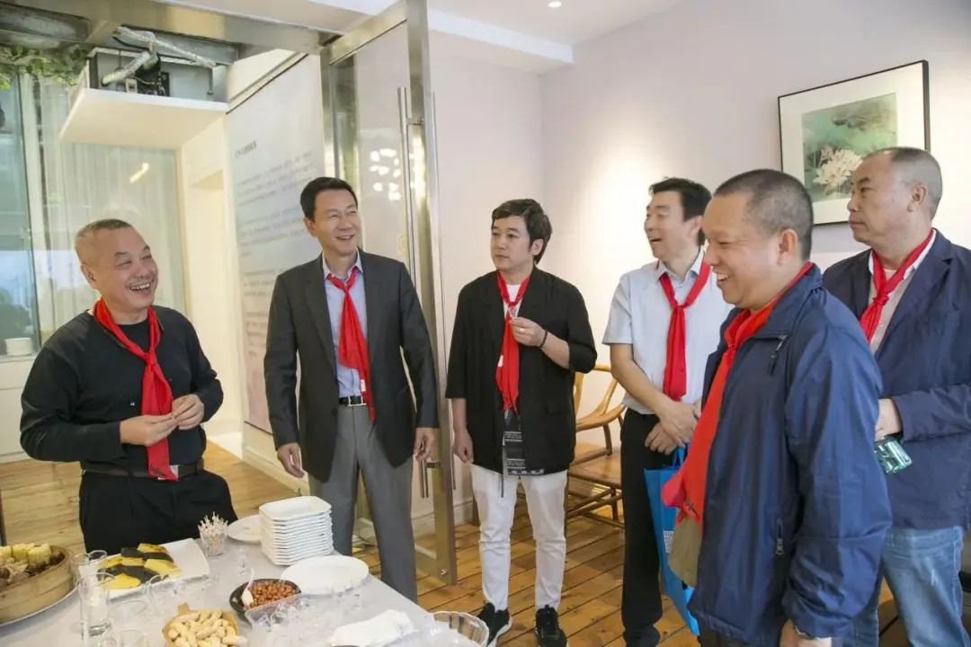 陈湘波携手板砖艺术酒 发布联名款“不染”