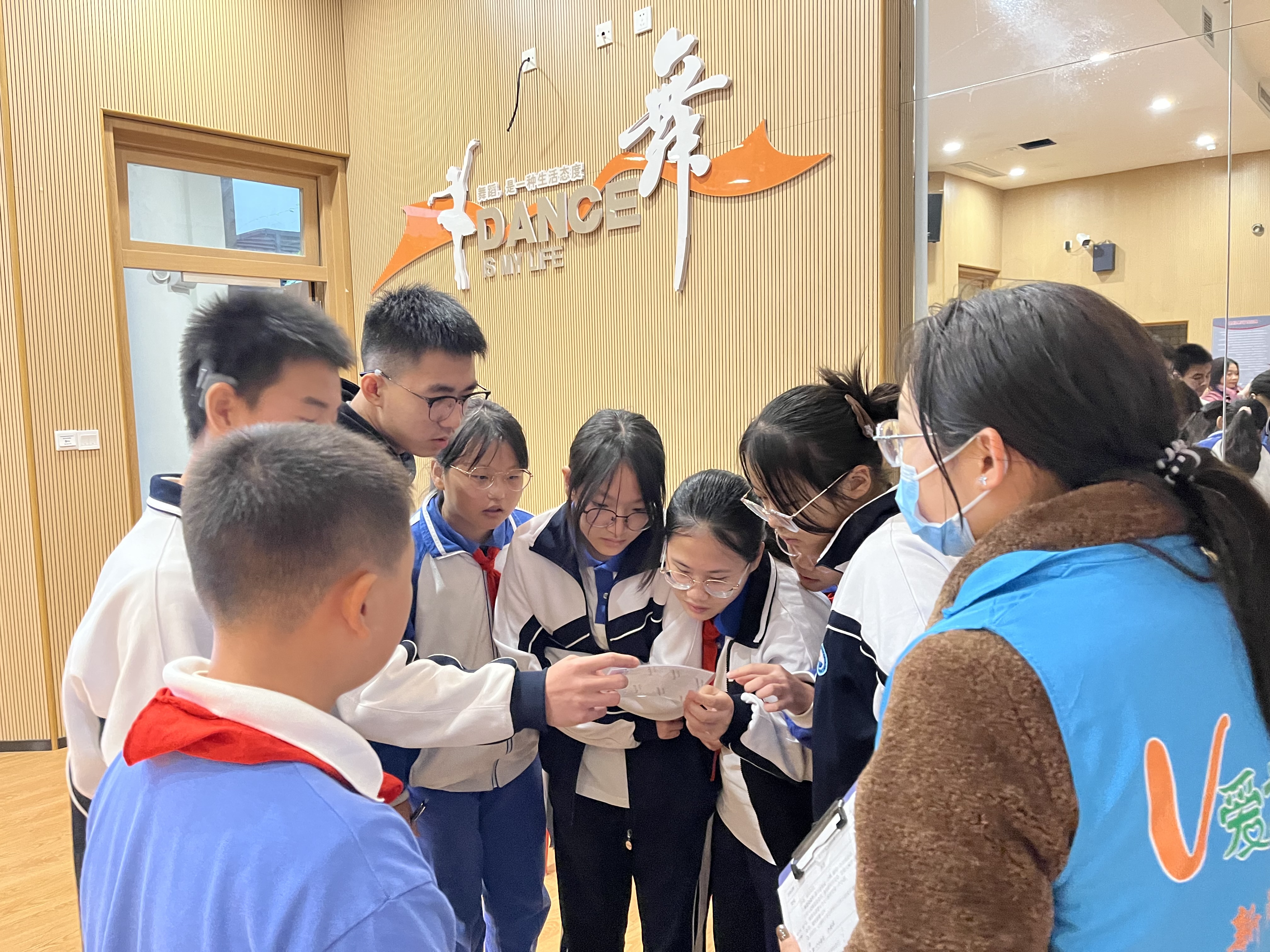 新湖街道V爱之家开展校园减压辅导活动
