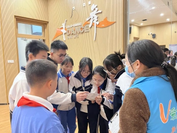 新湖街道V爱之家开展校园减压辅导活动