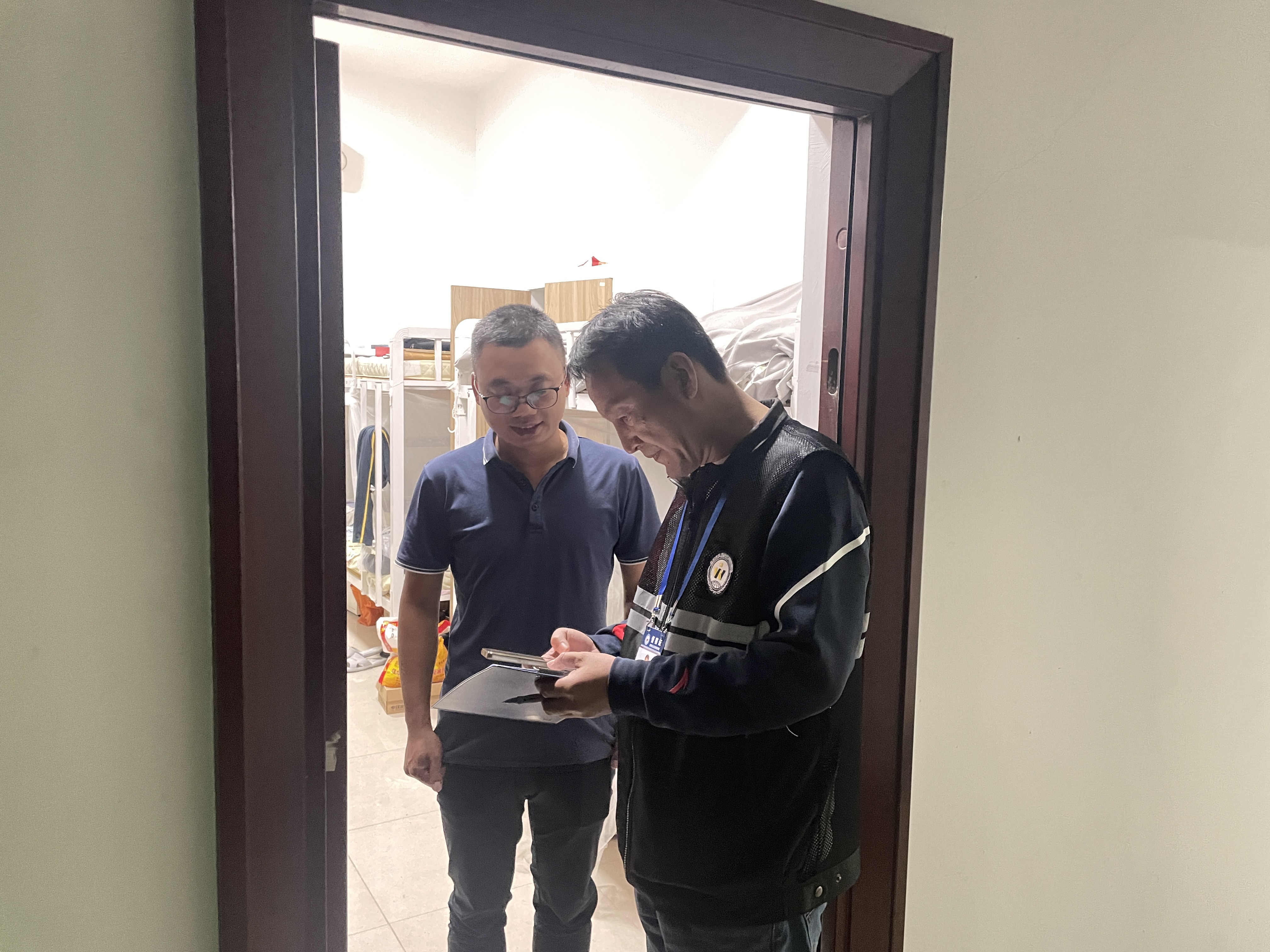 凤凰街道开展“排查+督查”专项行动