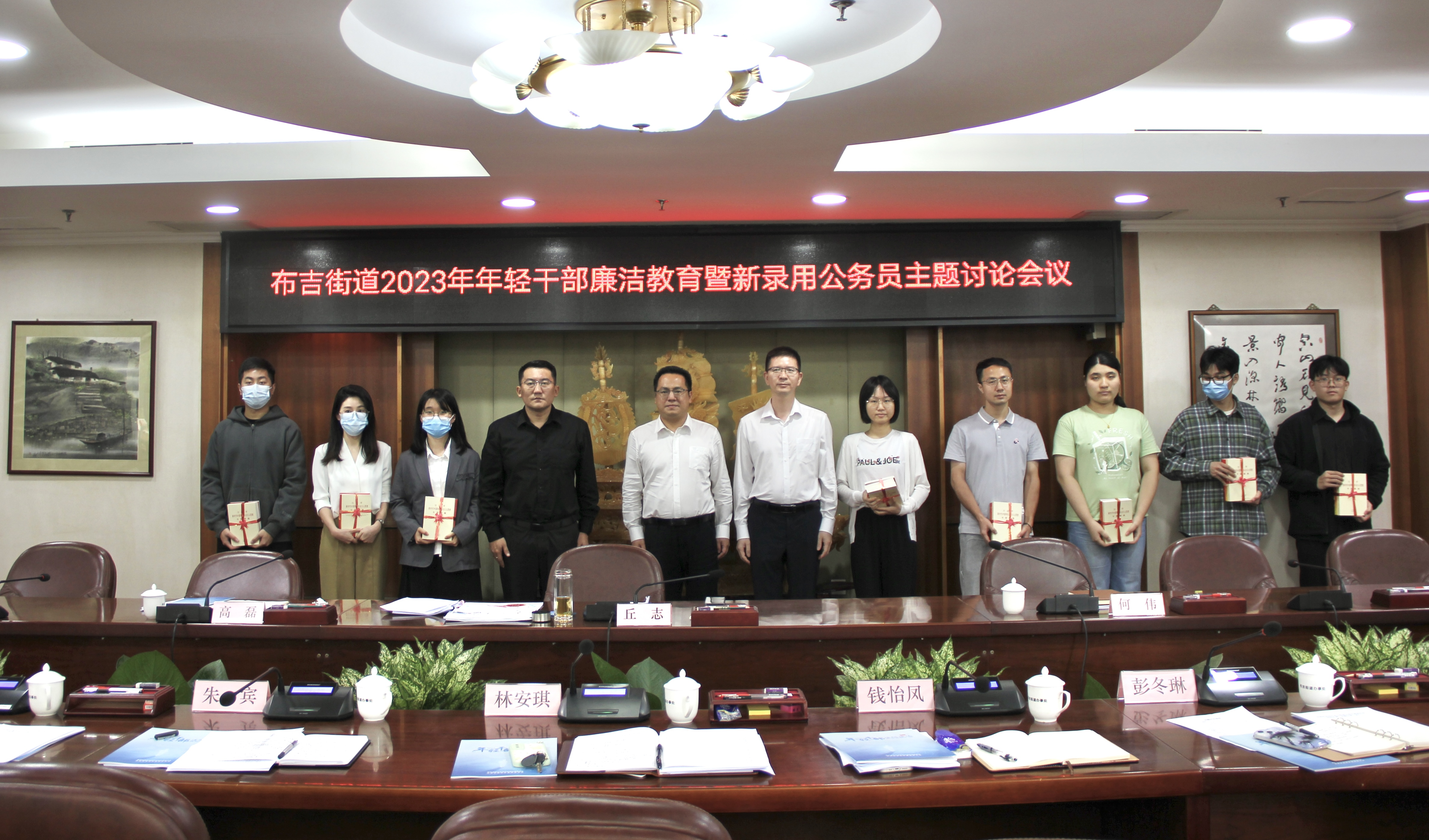 布吉街道“后浪”成长记：双导师制传帮带，年轻“雏鹰”勇攻坚