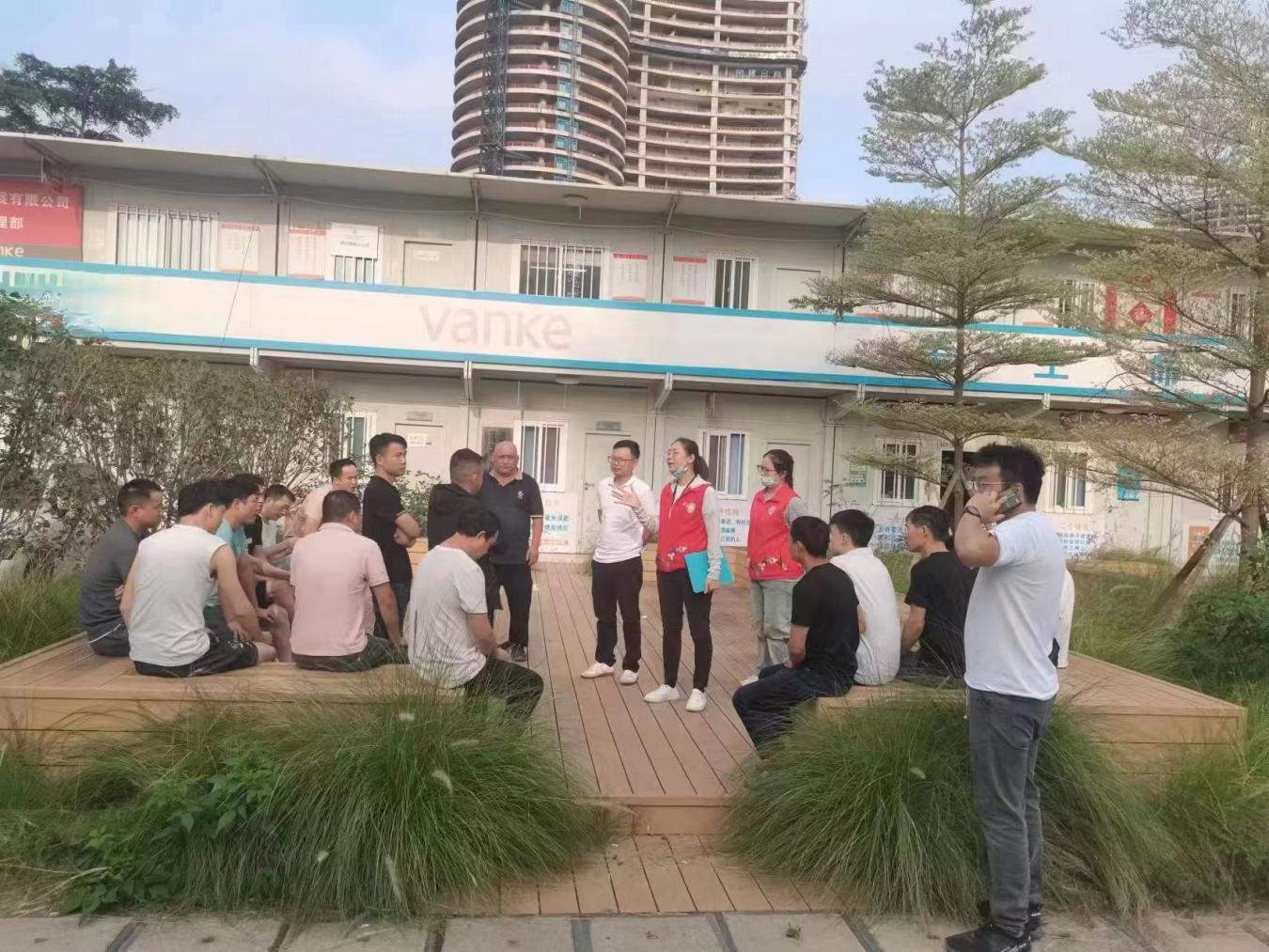（南山，先不发）白石洲东社区网格员助力建筑工人拿回欠薪