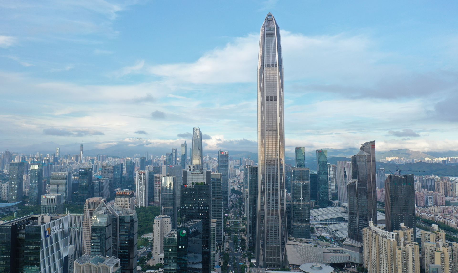 奋发进取真抓实干 加快打造更具全球影响力的经济中心城市和现代化国际大都市——全市高质量发展工作述评之十二