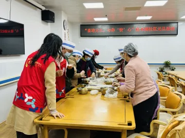 桂园街道桂木园社区开展包饺子送温暖活动