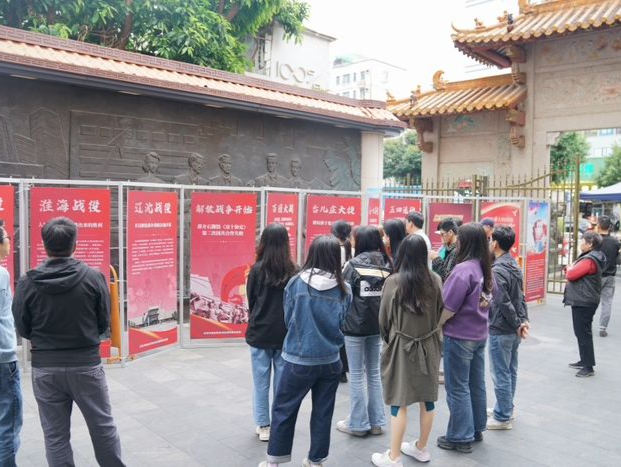 深圳市国防教育图片巡展走进梅林街道党员综合集市
