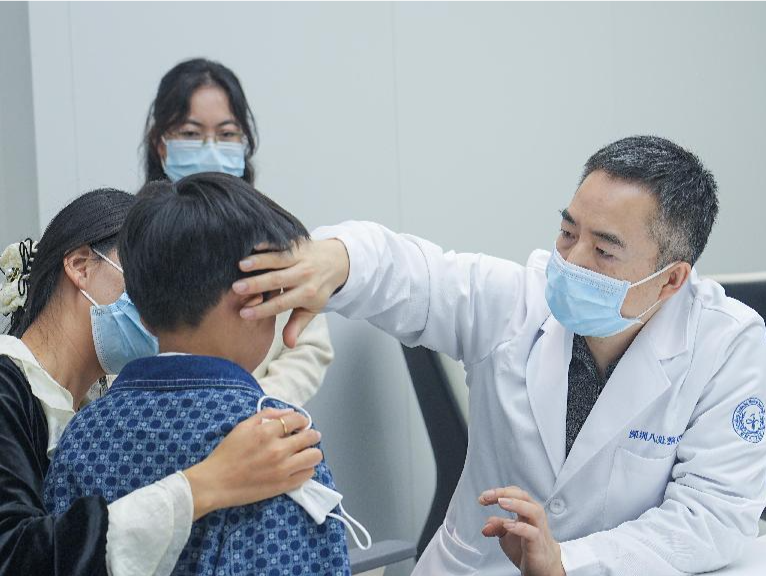 感谢医生给了孩子“新耳朵”！有需求的患者可以来参加这场小耳畸形义诊行动