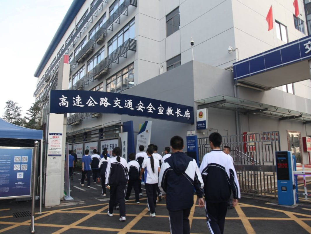 校警联动相约警营，深圳市第二高级中学师生深入了解警营文化