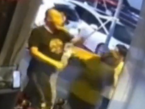 女子提醒关远光灯被打致先兆流产？涉事2人被行拘！