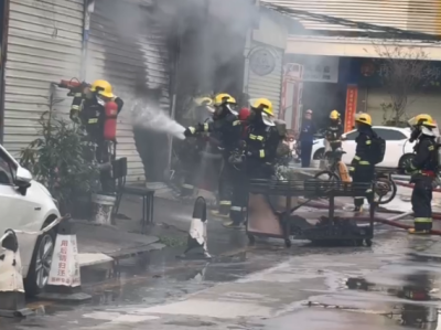 （不适合关联）宝安、龙华同天两起临街商铺发生火情，附近居民及时报警扑灭、无人员伤亡
