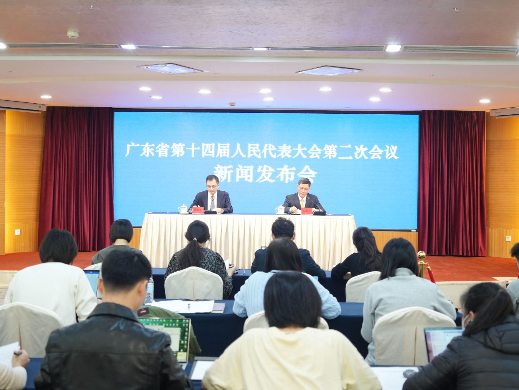 广东省十四届人大二次会议1月23日至25日在广州召开