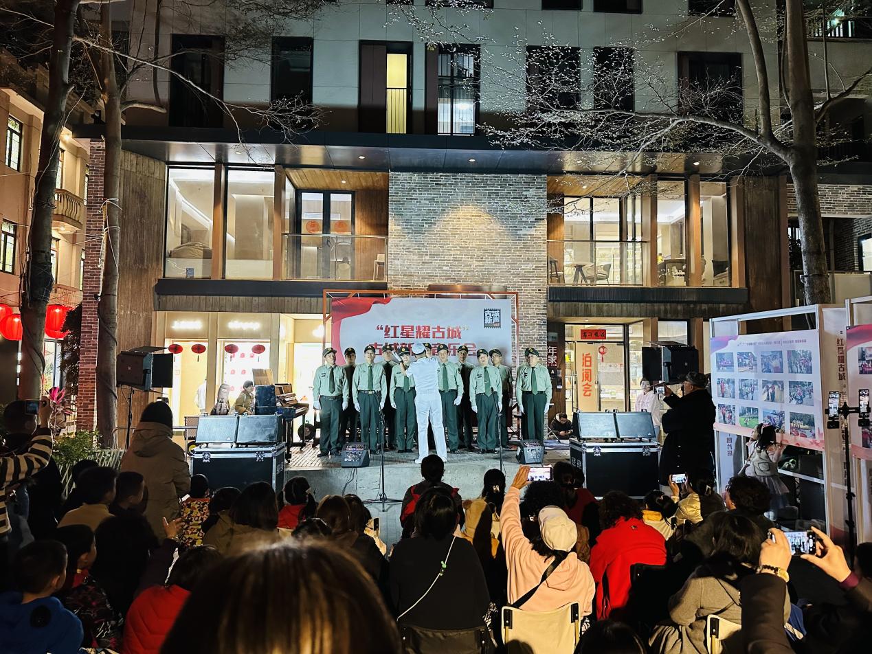 “红星耀古城”古城新声音乐会嘹亮唱响