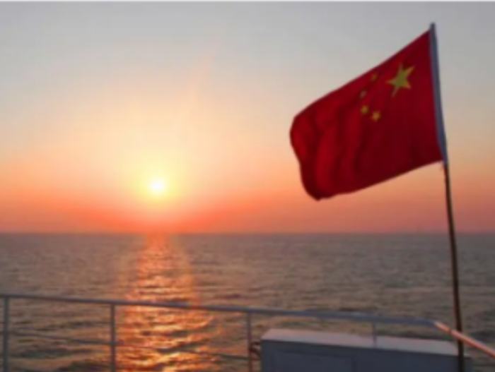 中国海警依法驱离日非法进入我钓鱼岛领海船只