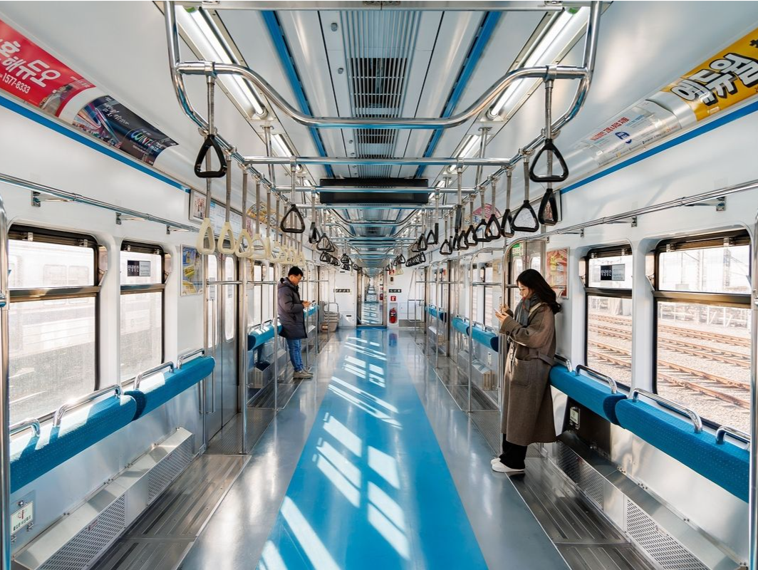 World搜索｜为缓解高峰期拥挤，韩国首尔地铁把车厢座椅拆了......