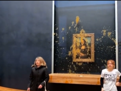 世界名画《蒙娜丽莎》又遭抗议者“泼墨”
