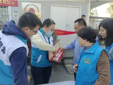 光明街道开展“学习禁毒知识 安全文明行车”主题宣传