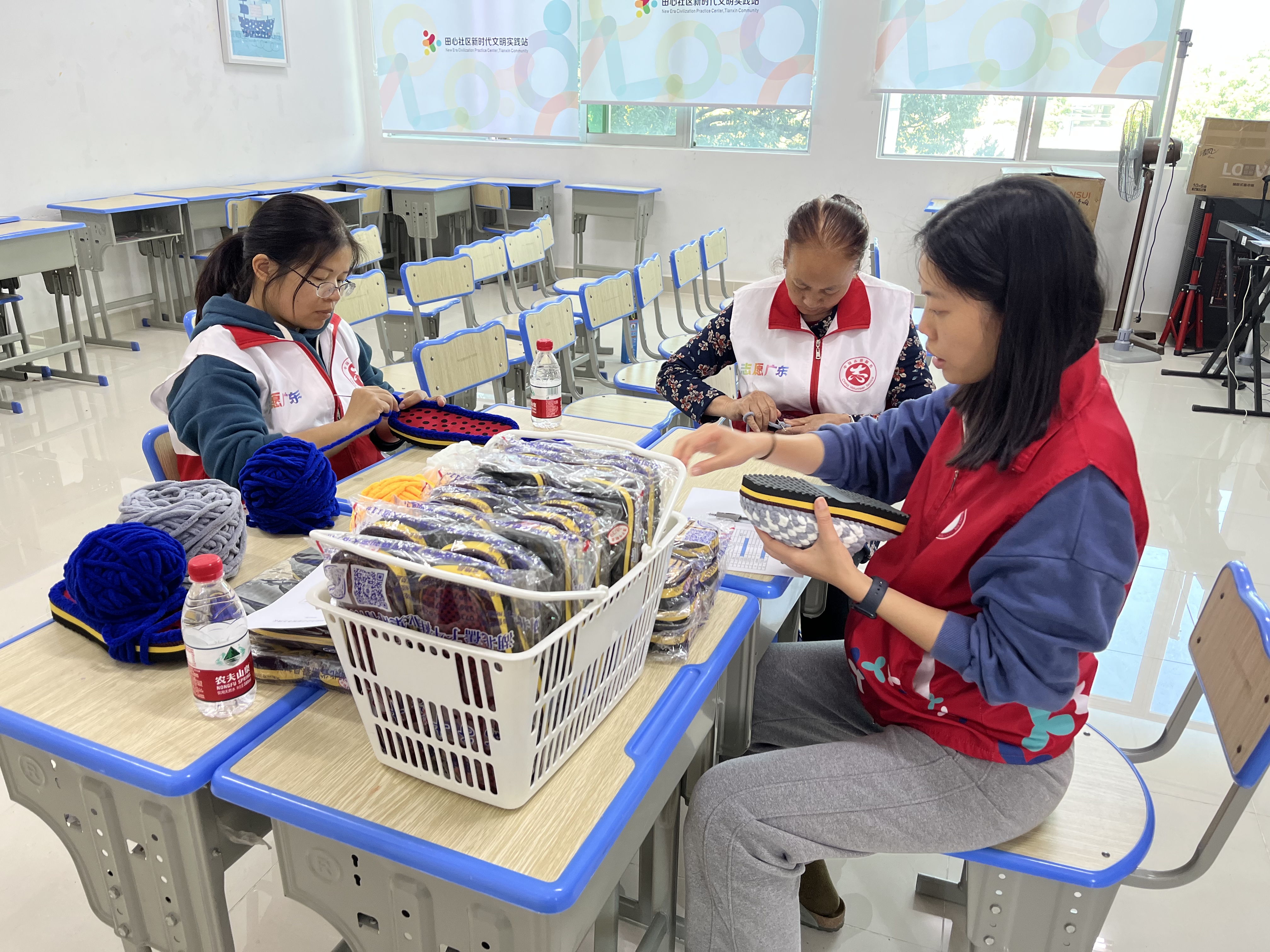 石井街道开展寒冬送温暖活动