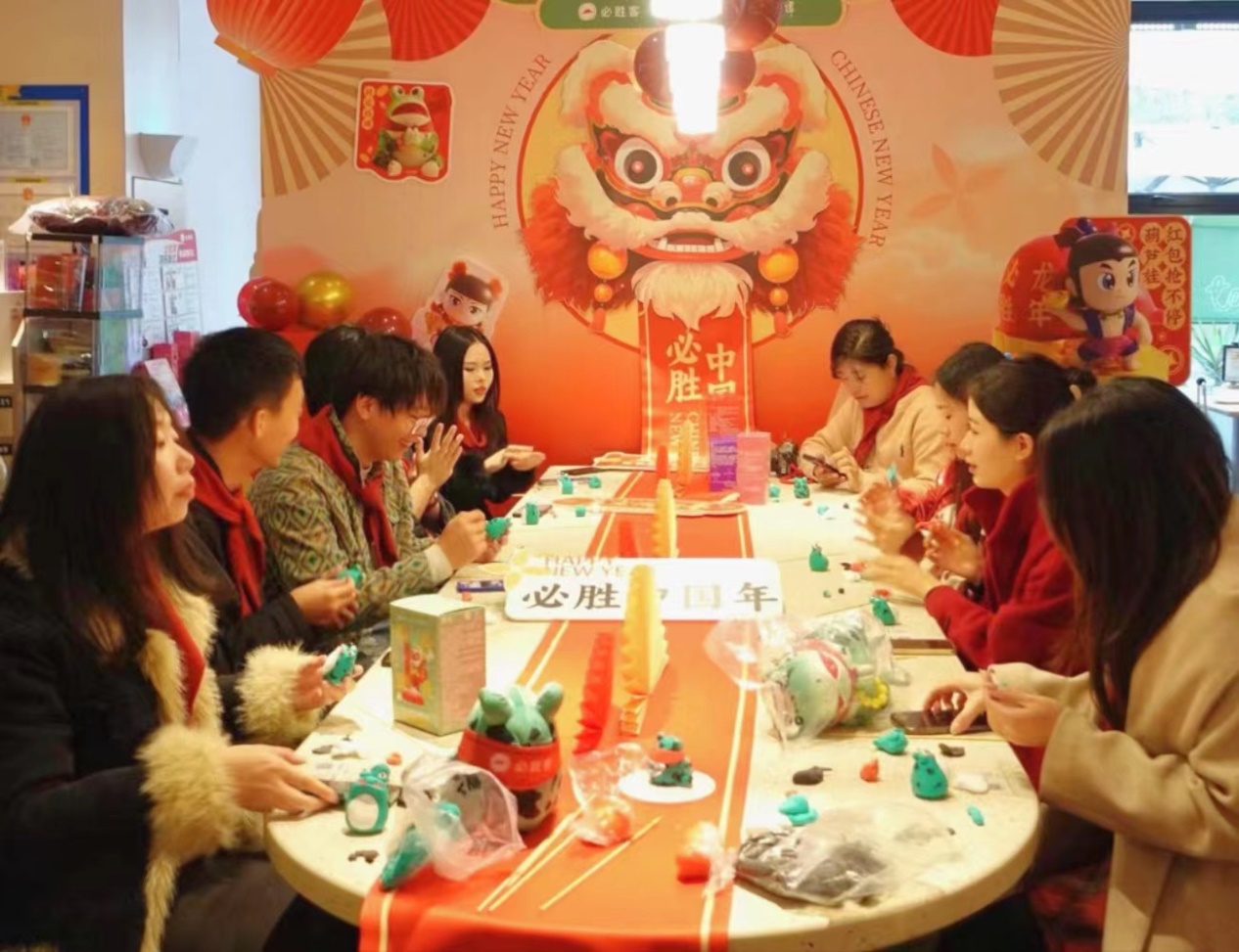 让美食更有趣！必胜客牵手上美影经典动画再现“西餐厅里的动画中国年”