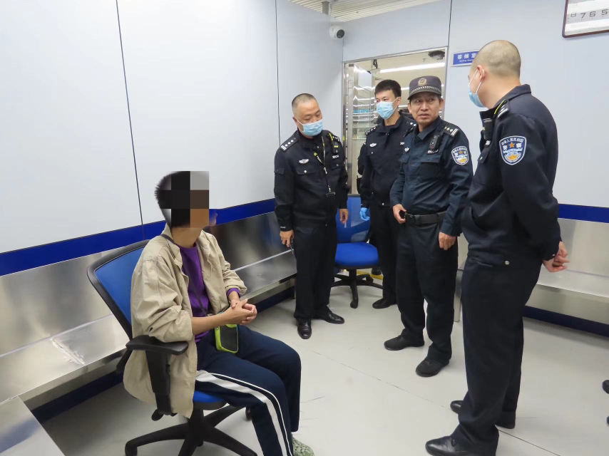 暖心！民警接力帮助智力障碍少年顺利回家