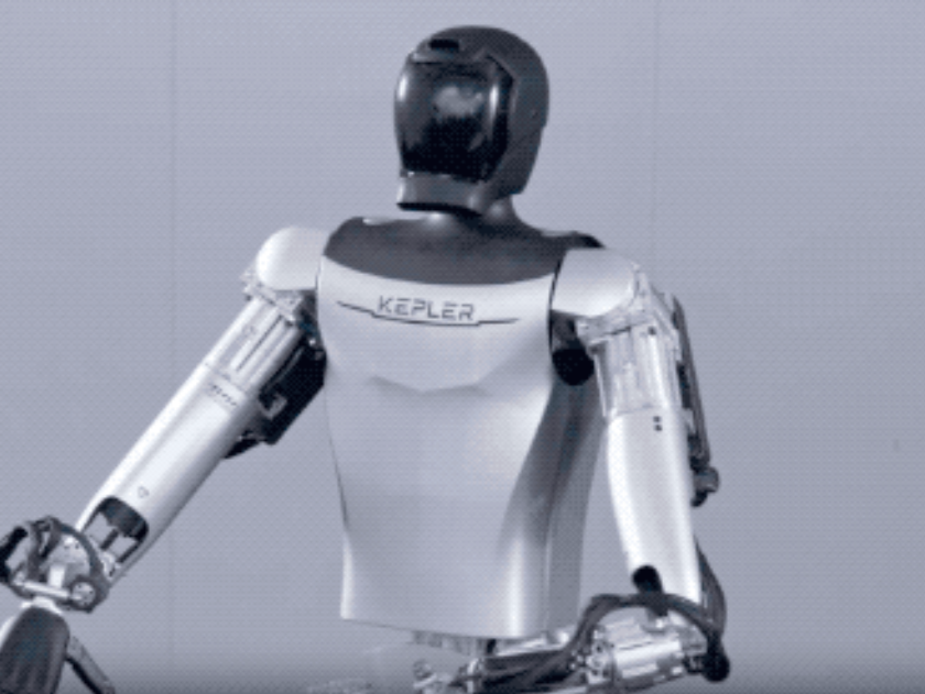 CES 2024丨能走会跑还“抗踹”，人形机器人“出击”！