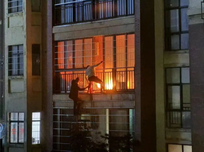 对话湖南永州爬楼救火的“蜘蛛侠”：起火点一米外是燃气灶，当时没想那么多