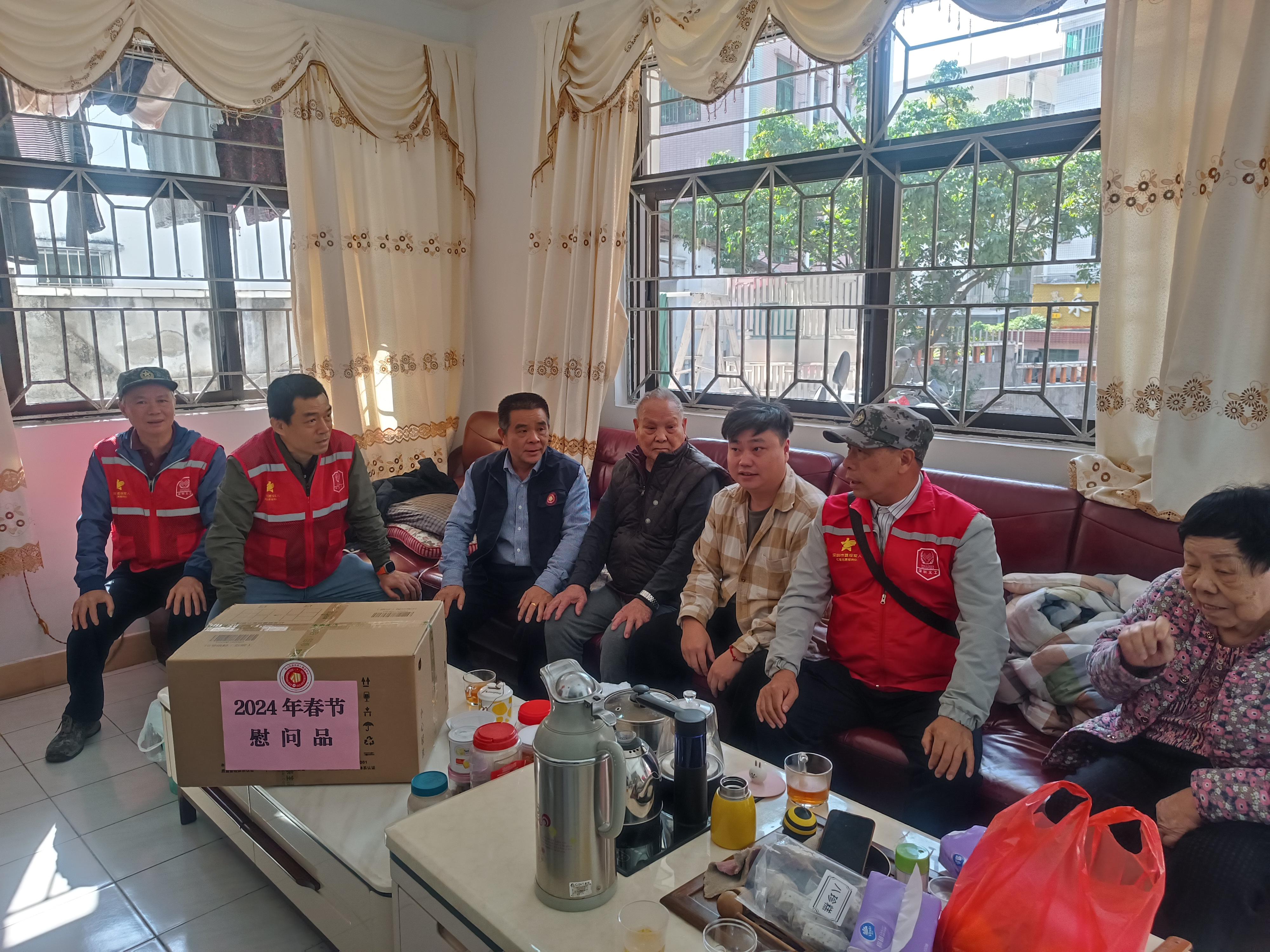 西丽街道退役军人服务站探望走访慰问抗美援朝老兵