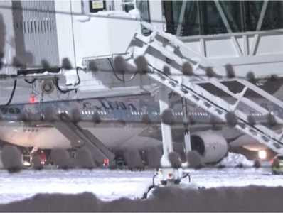 日本机场两客机擦碰原因：地面结冰，牵引车打滑