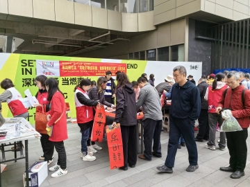 招商街道桃花园社区开展“春联寄情送万家”活动