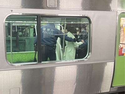 日本东京秋叶原车站一列车内发生持刀伤人事件 部分线路暂停运营