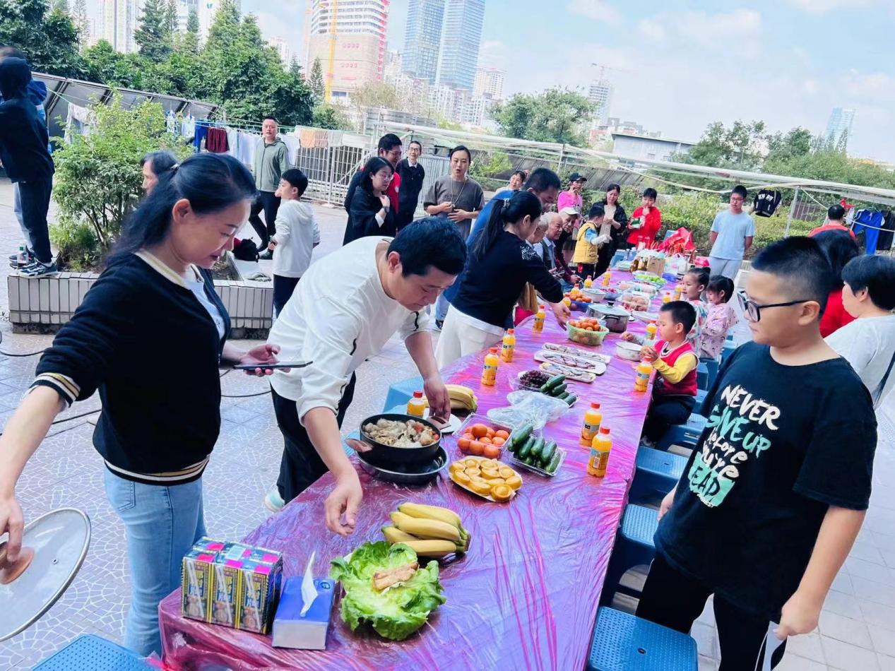 百家饭，长桌宴 南山区花果山大厦业主快乐庆新春