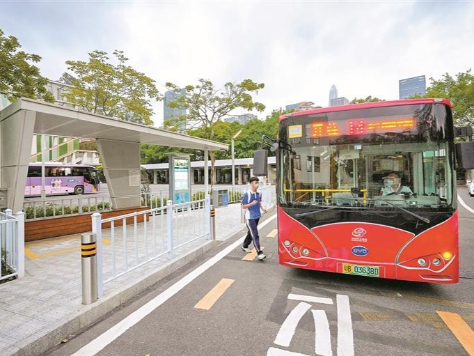 在深圳，乘坐有AI功能的公交车是种什么体验？