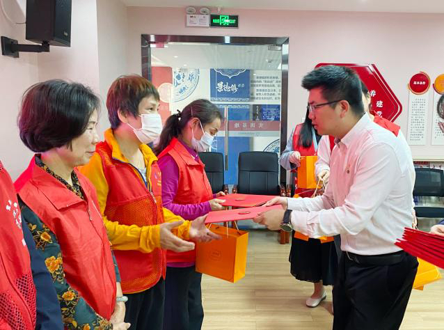 爱满南园 感恩同行，南园社区开展志愿者年度表彰活动