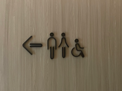 商场厕所难找、洗手间男女标识模糊不清？记者走访多家商场