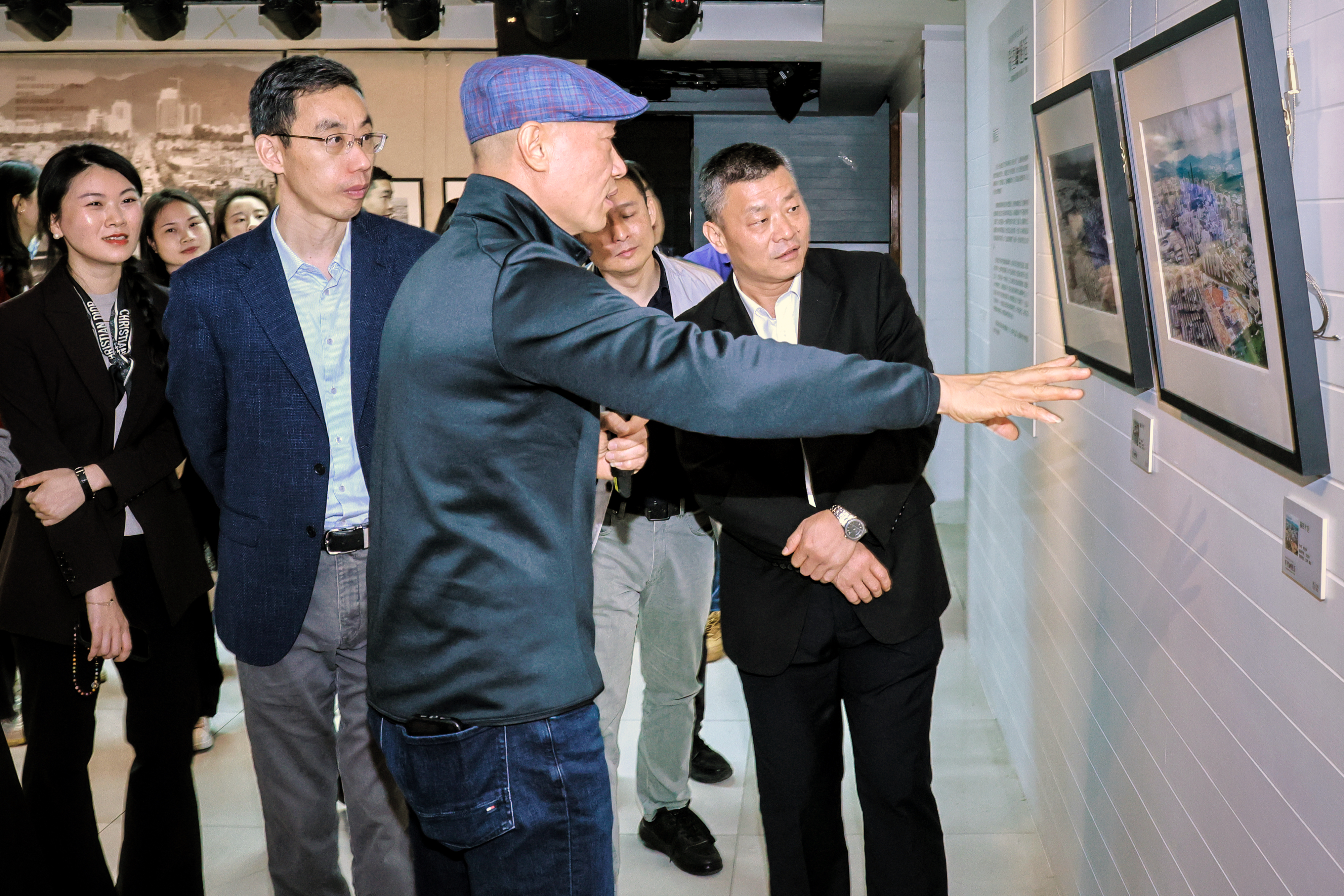 新年观“新”展 | “希望与邂逅”深圳的时代影像艺术展在福田南园街道展出