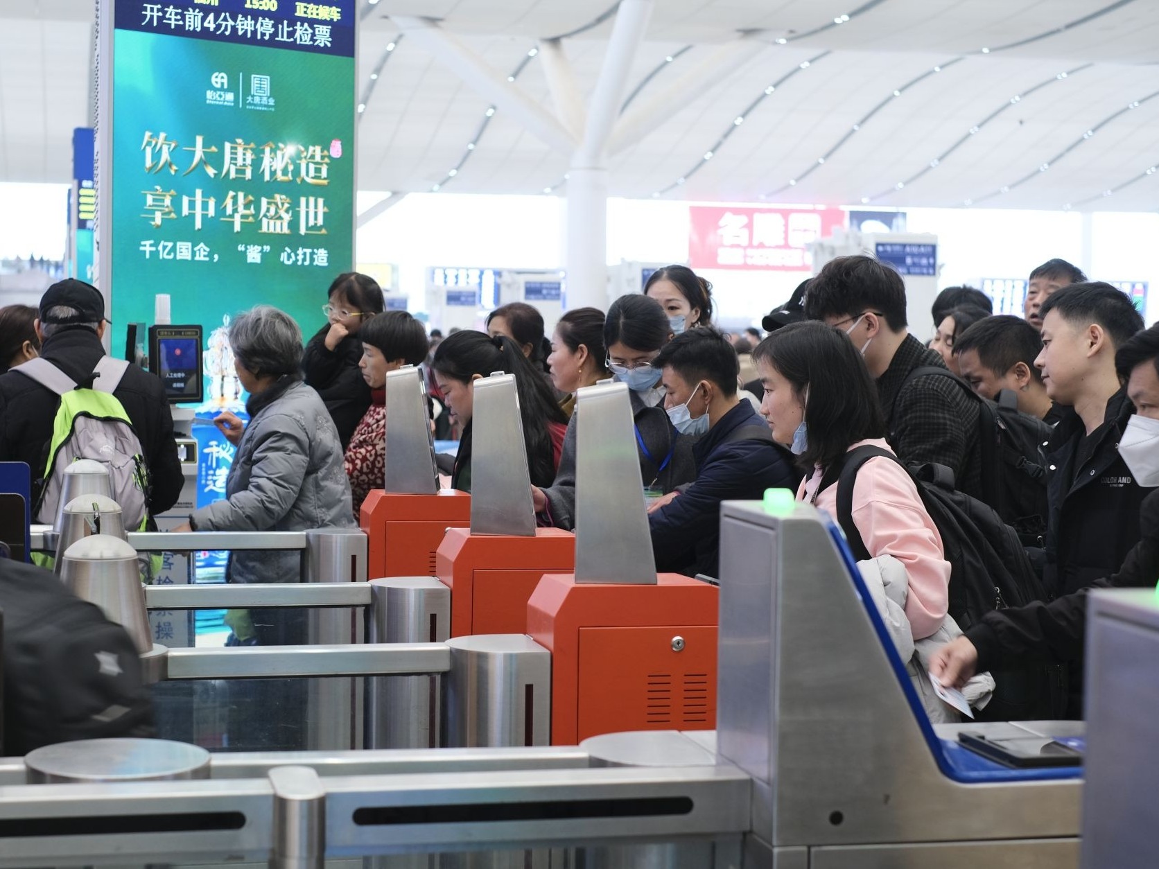 深圳铁路春运前3天到发旅客超150万人次，节前返乡最高峰在……
