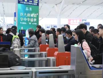 “再远也要回家！” 深圳铁路团体票助力务工人员返乡