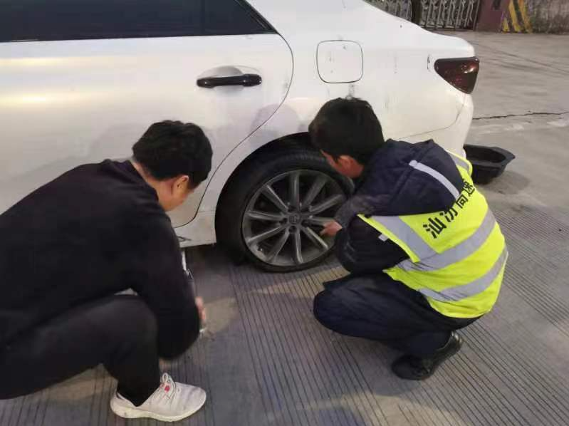 “看到你们，心里就踏实了” “交通蓝”让春运回家路更加温暖