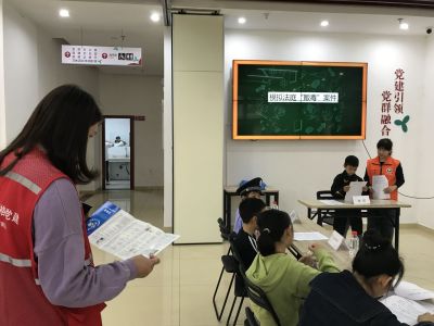 江边社区纪委监督护航青少年法庭模拟活动开展