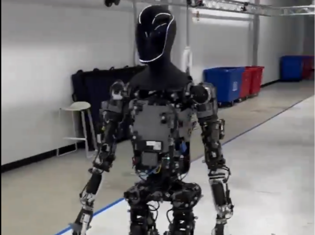 Hey科技 | “散步搭子”来了？马斯克晒特斯拉“擎天柱”机器人行走视频
