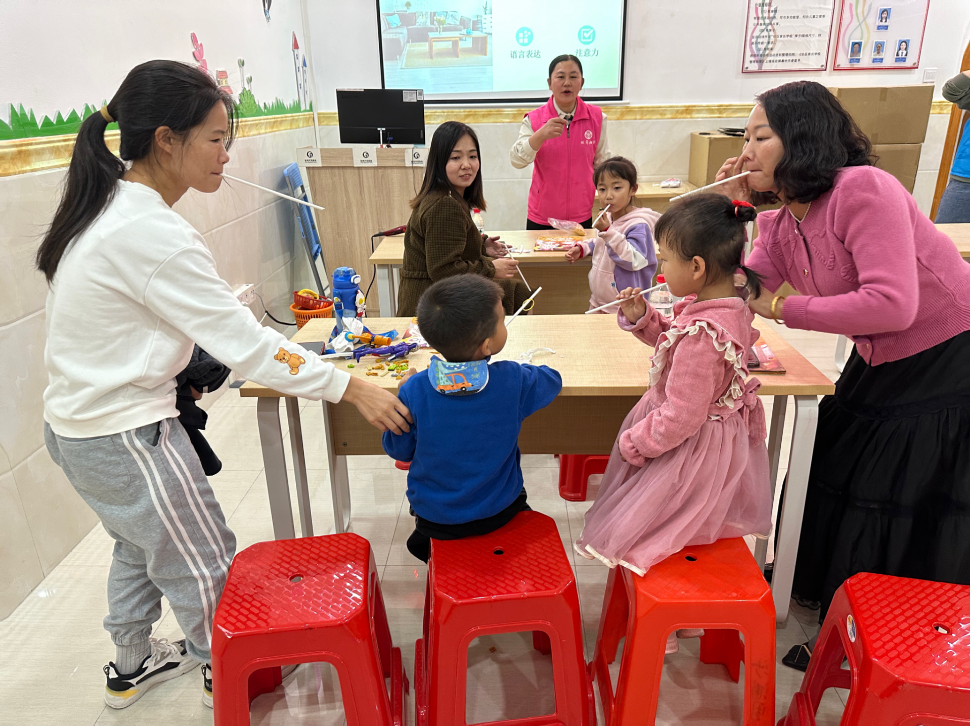 沙浦围社区举办“爱的陪伴，共童成长”亲子游戏沙龙