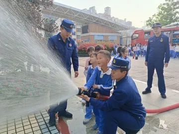 深圳消防走进校园，讲好寒假消防安全“第一课”