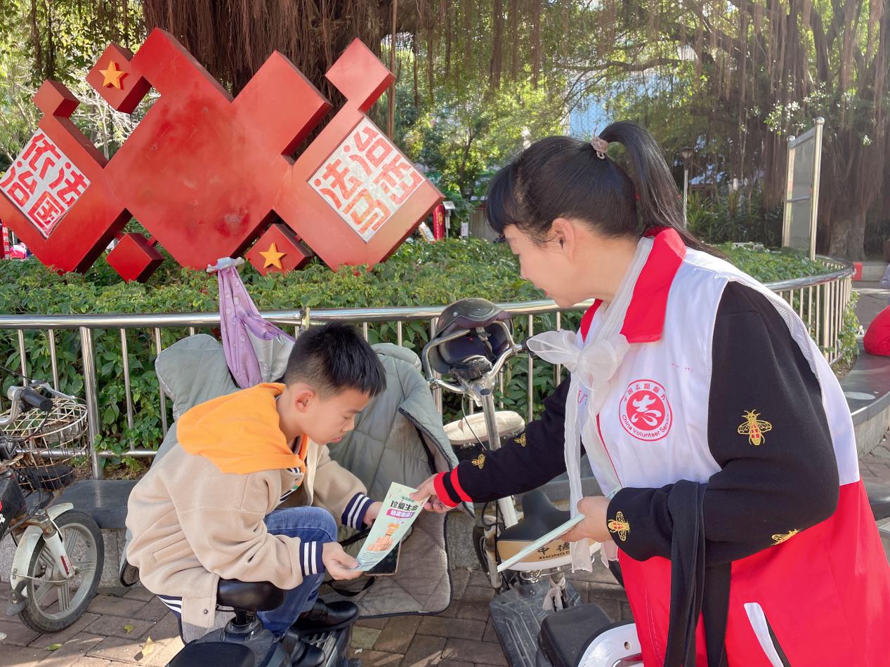 马峦街道开展“禁毒知识进万家”普法宣传