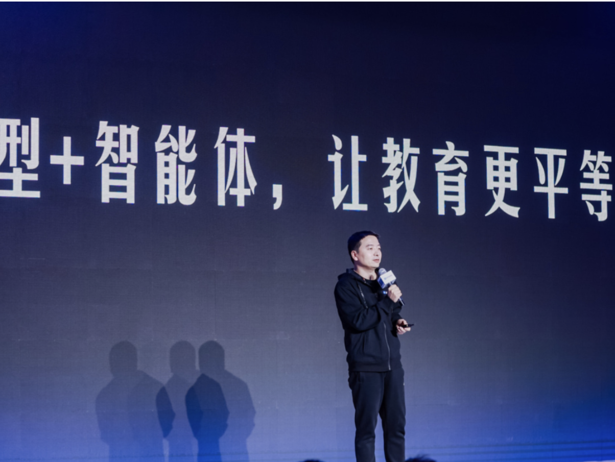 知乎CTO李大海：“大模型+Agent”让教育更平等