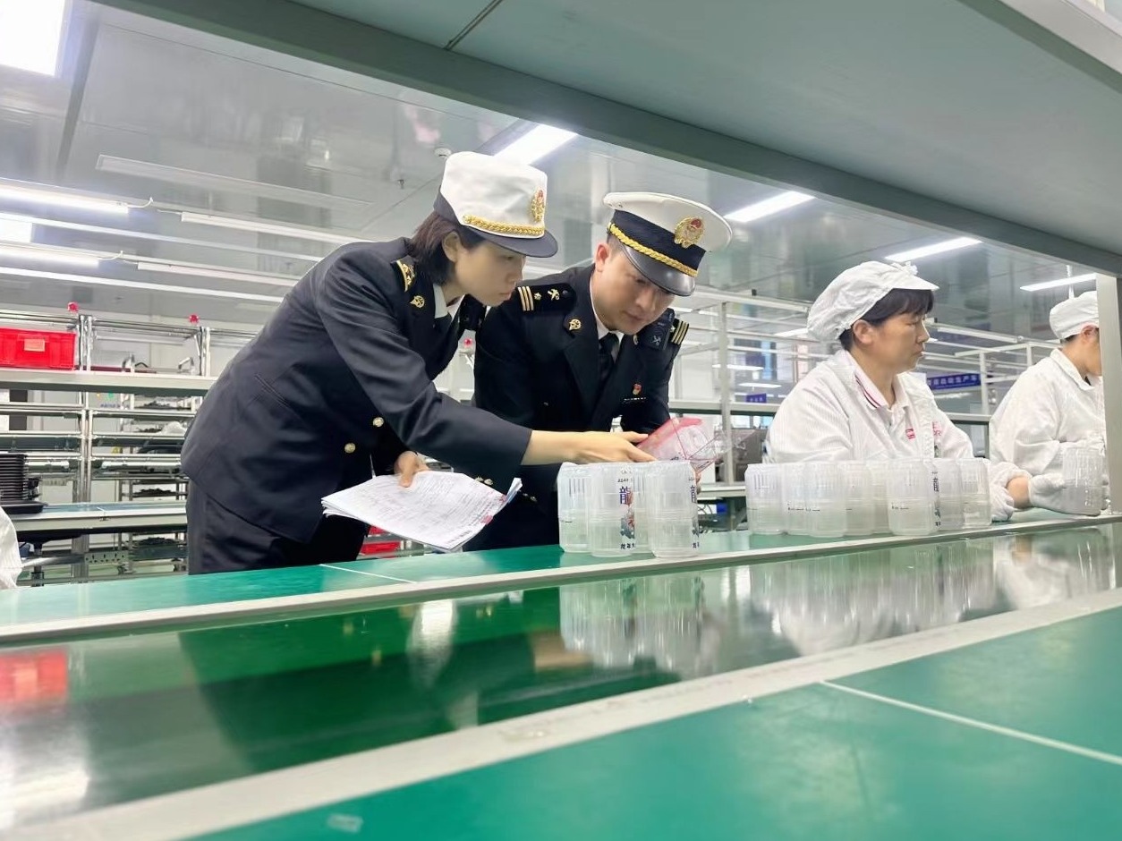 去年东莞外贸运行逐季向好，年进出口总值1.28万亿元