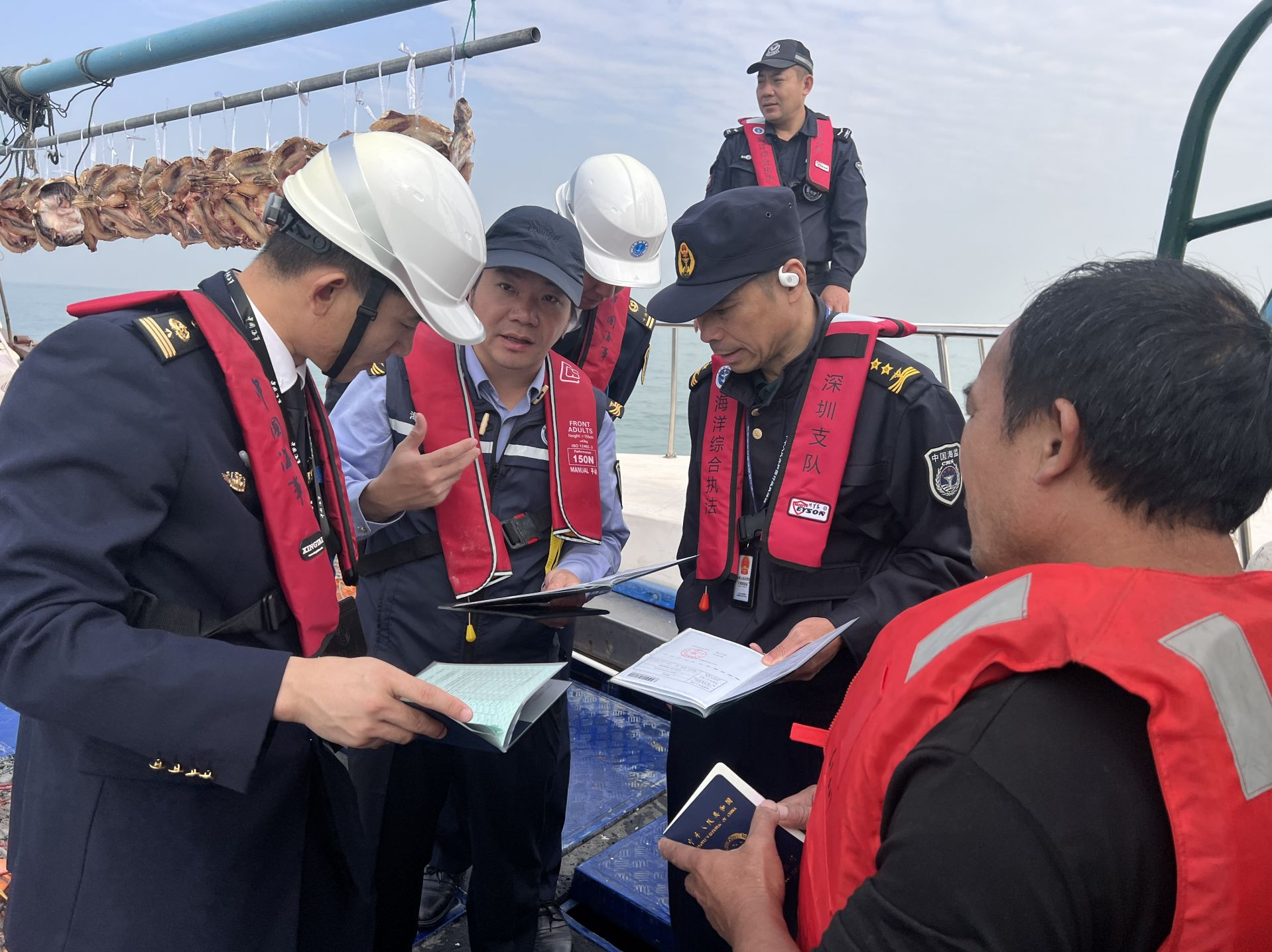 深圳市海洋综合执法支队元旦期间严查非法捕捞