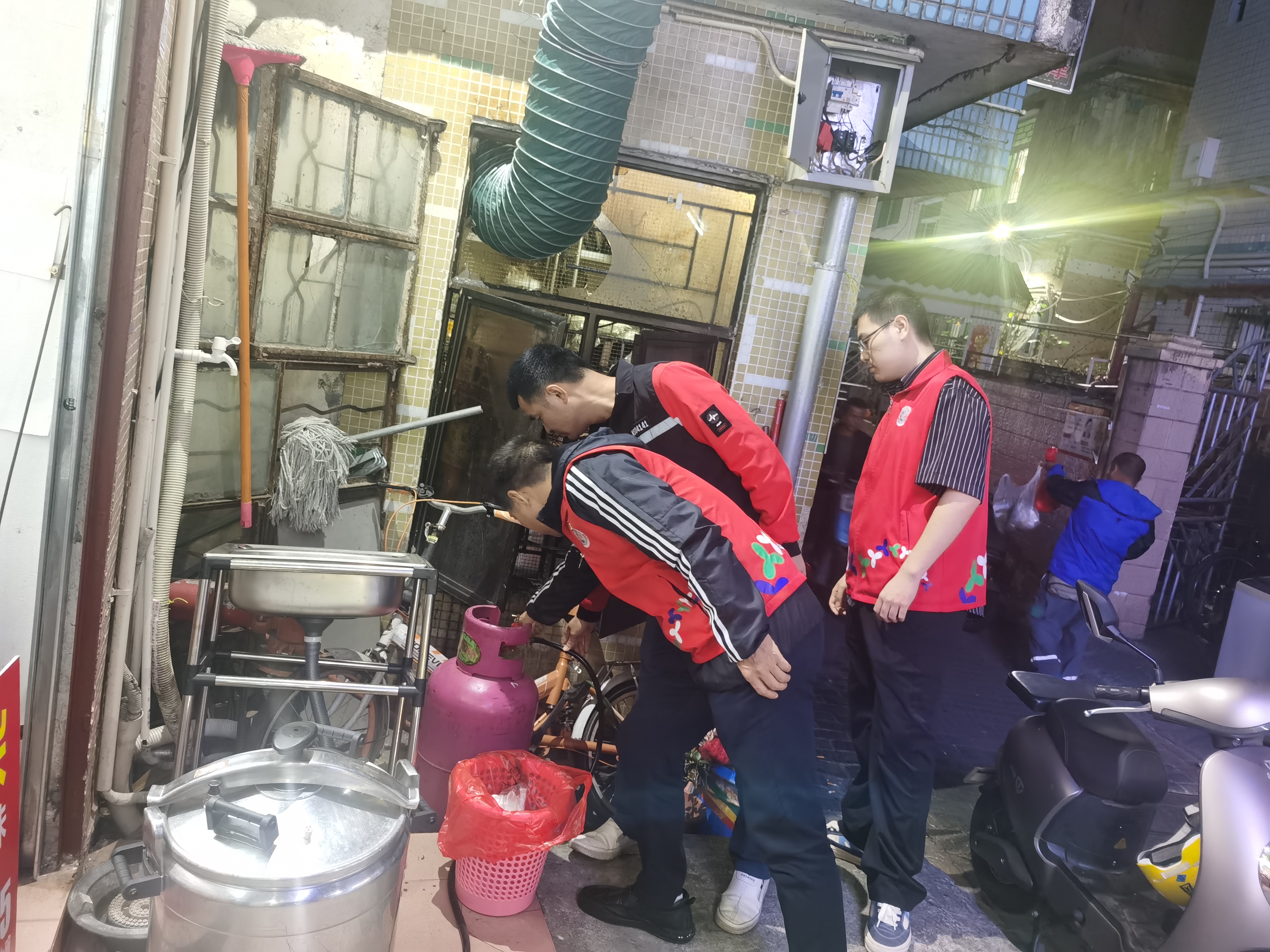 南山区白石洲东社区网格共筑消防安全防线