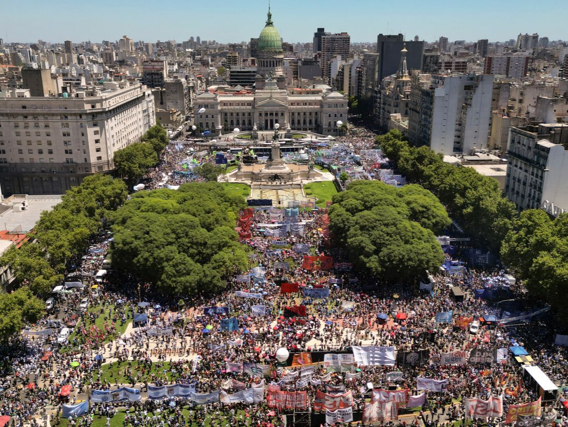 阿根廷工会举行全国大罢工 反对政府经济新政