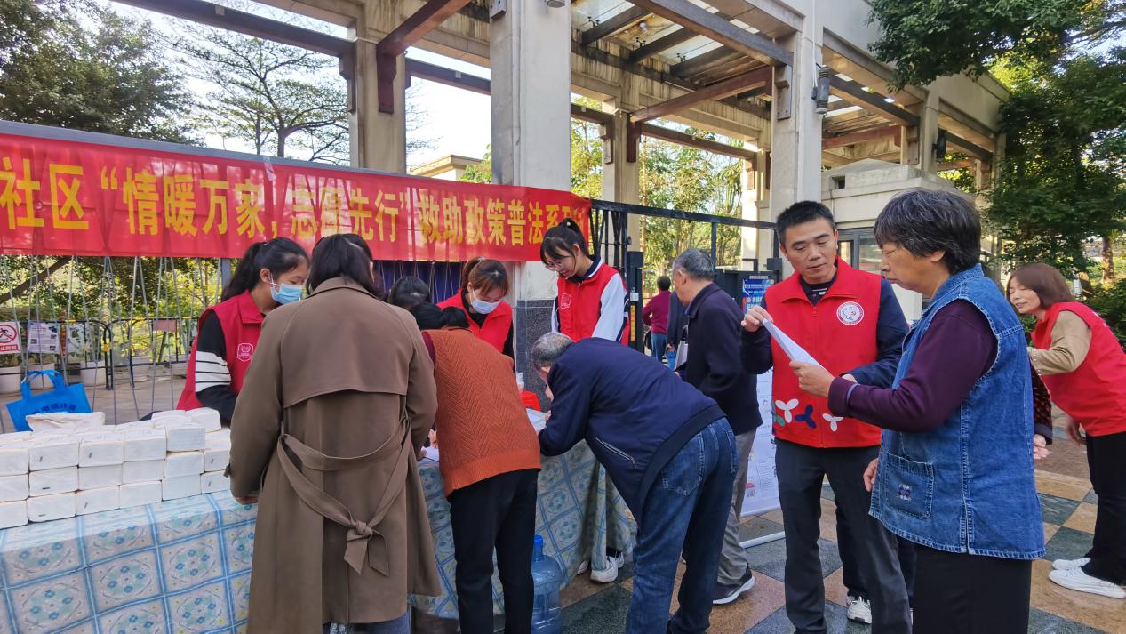 江边社区开展“情暖万家，志愿先行”救助政策普法宣传活动