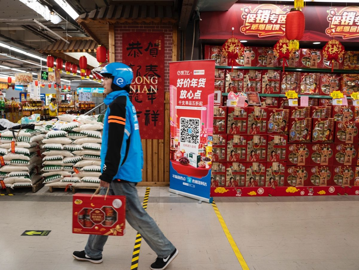 过了腊八就是年！“龙年礼盒”“红袜子”“腊八粥”外卖搜索增长400%