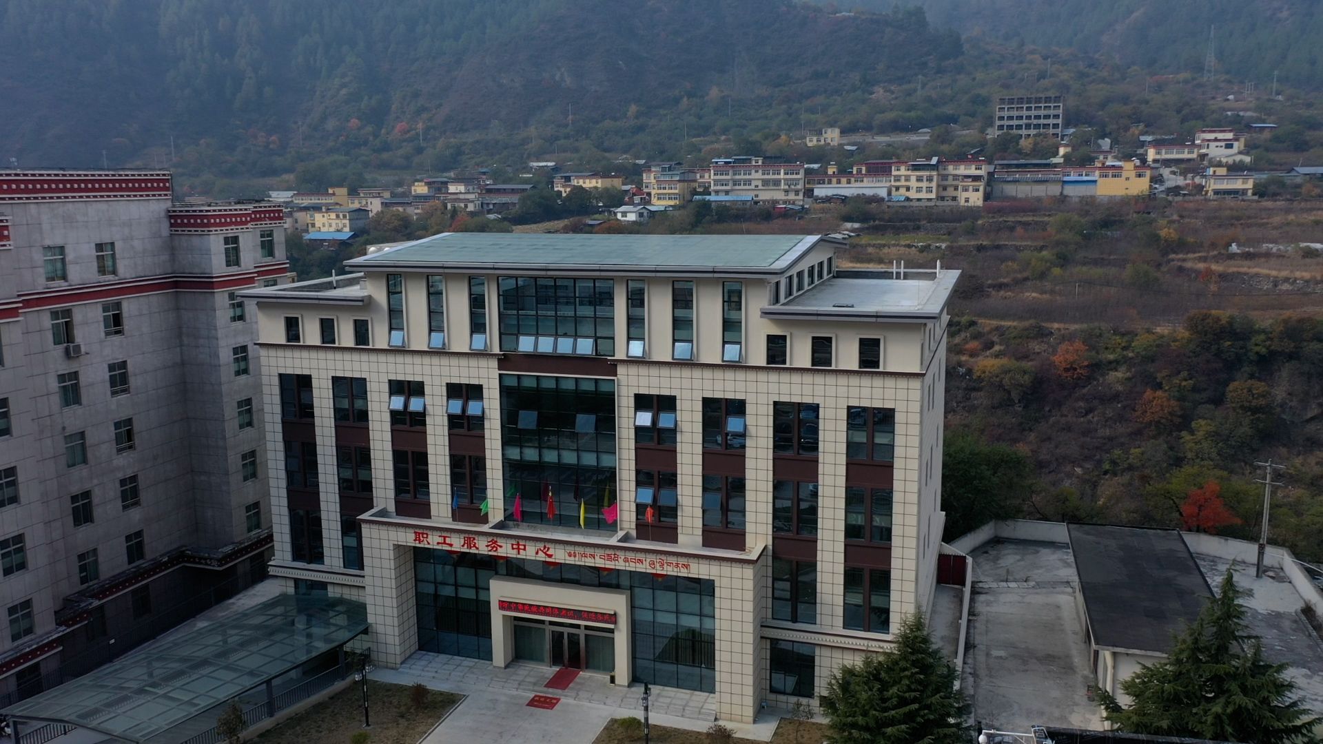 深察共建！察隅县职工服务中心为干部职工提供保障